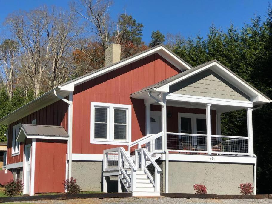 The Farmhouse At Wolfehaven Asheville Exterior photo