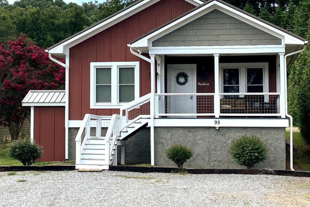 The Farmhouse At Wolfehaven Asheville Exterior photo